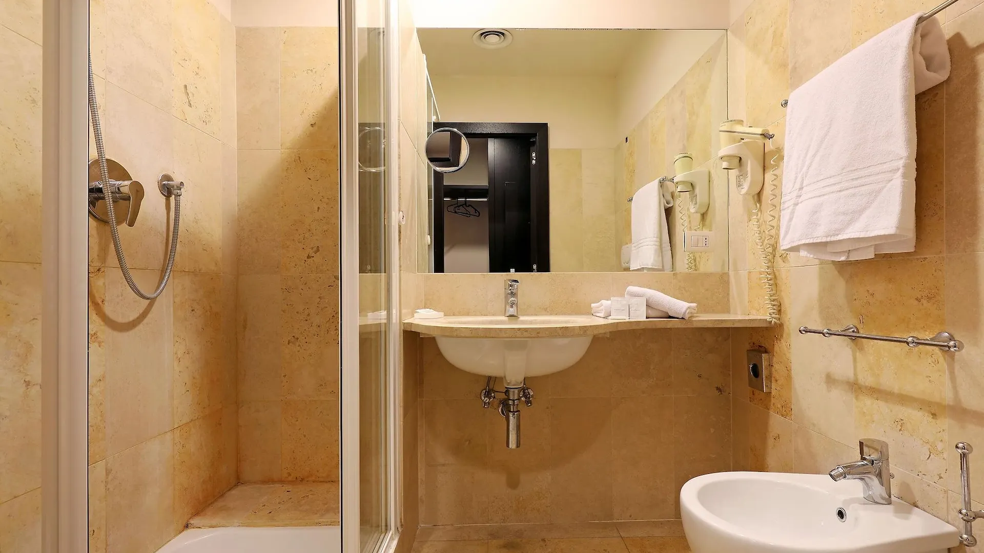 Bed and breakfast Sotto Il Sole Di Roma 2*, Rome